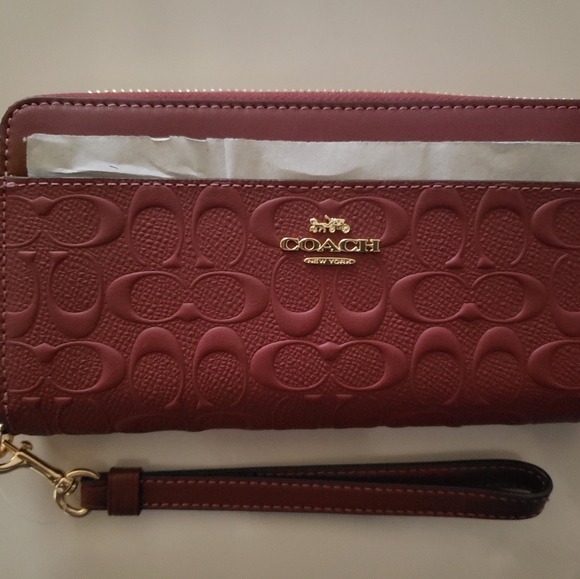 Coach - Picture 6 of 6